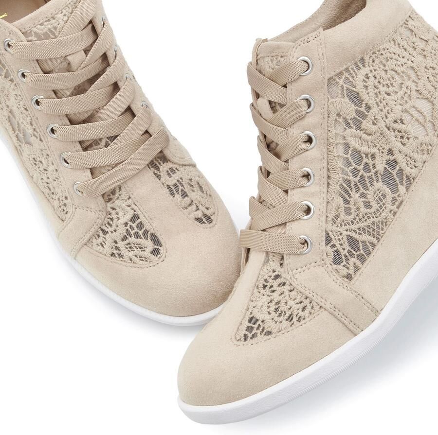 Lascana Sneakers Vrijetijdsschoen met ingesloten sleehak en puntdetails