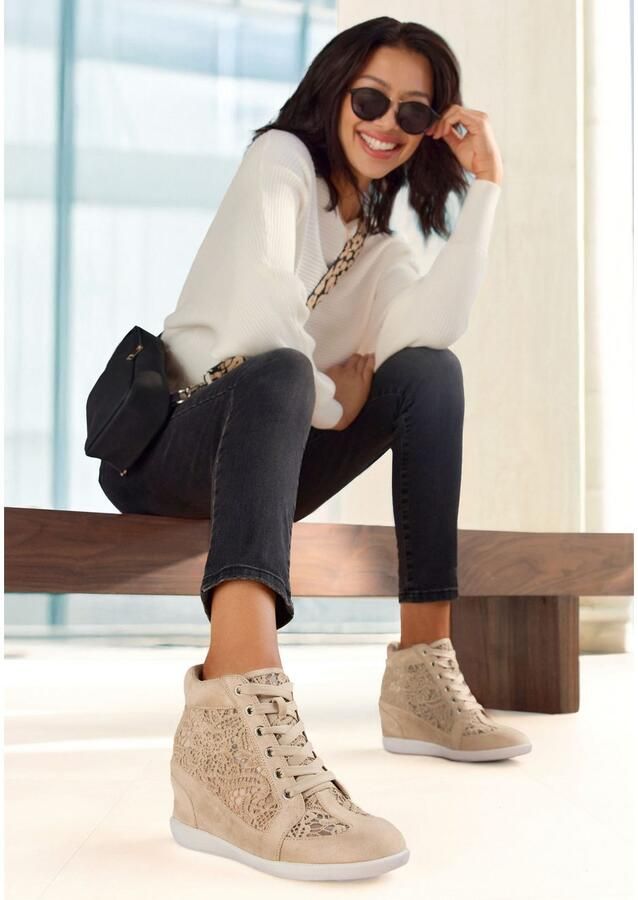 Lascana Sneakers Vrijetijdsschoen met ingesloten sleehak en puntdetails - Foto 5