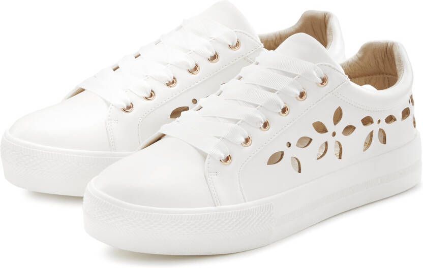 Lascana Sneakers met kleine cut-outs veterschoenen vrijetijdsschoenen vegan