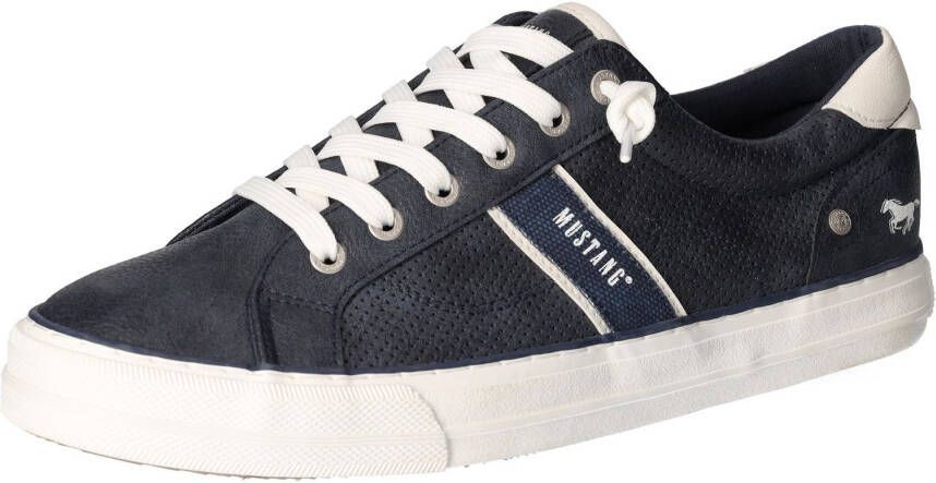 Mustang Shoes Slip-on sneakers met stijlvolle zijstrip vrijetijdsschoen lage schoen veterschoen