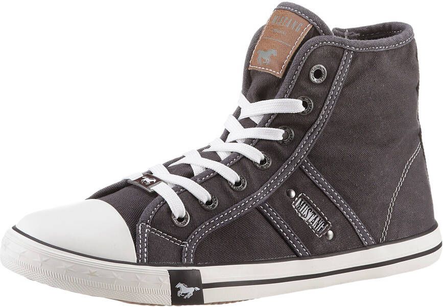 Mustang Shoes Sneakers high top-sneaker veterschoen met label in de loopzool