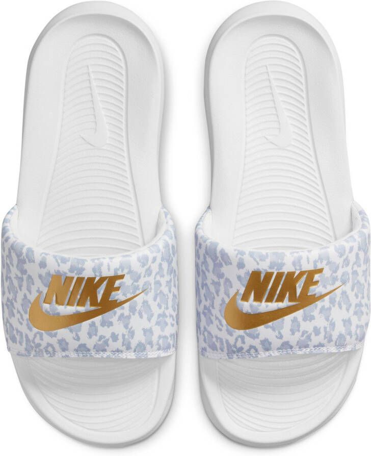 Nike Victori One Slipper met print voor dames White Wolf Grey Pure Platinum Metallic Gold Dames - Foto 3