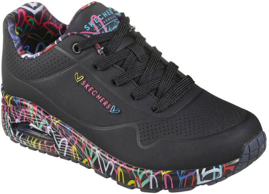 Skechers Sneakers met sleehak UNO-LOVING LOVE Vrijetijdsschoen lage schoen veterschoen met coole graffiti-print