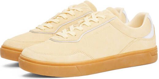 Tommy Hilfiger Plateausneakers CASUAL SUEDE SNEAKER vrijetijdsschoen lage schoen veterschoenen met zacht gepolsterde schacht