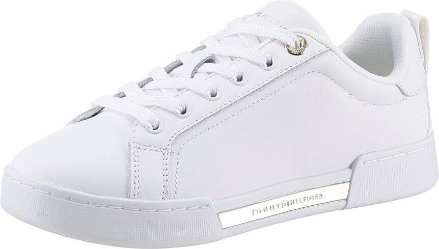 Tommy Hilfiger Plateausneakers CHIQUE COURT SNEAKER met detail in het plateau vrijetijdsschoen lage schoen veterschoen