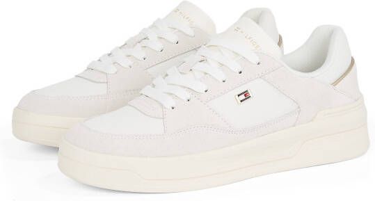 Tommy Hilfiger Plateausneakers ESSENTIAL BASKET SNEAKER vrijetijdsschoen lage schoen veterschoen met logo-embleem