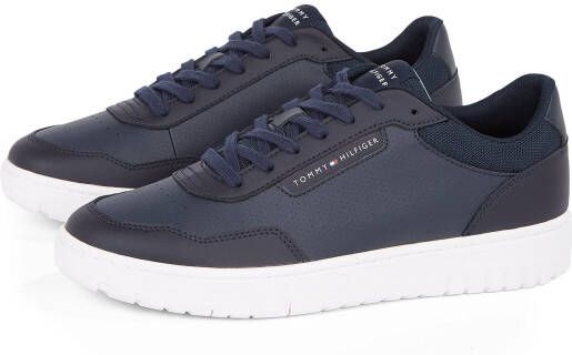 Tommy Hilfiger Plateausneakers TH BASKET CORE LTH PINPERF vrijetijdsschoen lage schoen veterschoen met gepolsterde schacht