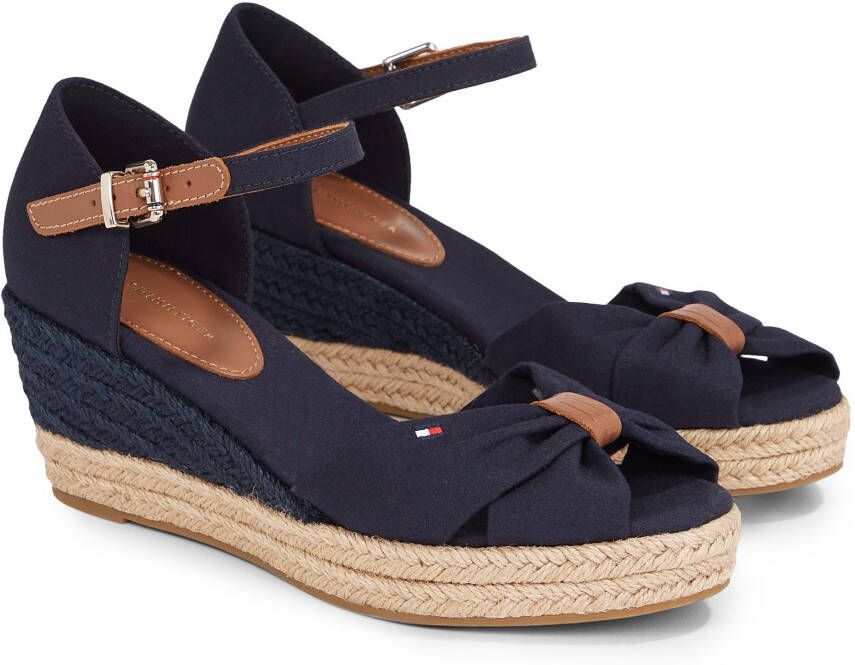 Tommy Hilfiger Sleehaksandaaltjes BASIC OPEN TOE MID WEDGE zomerschoen sandaal wig hak met gesloten hielkap