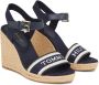 Tommy Hilfiger Sleehaksandaaltjes MONO WEBBING HIGH WEDGE SANDAL zomerschoen sandaal riemchensandalette met contrast-logo-opdruk - Thumbnail 3