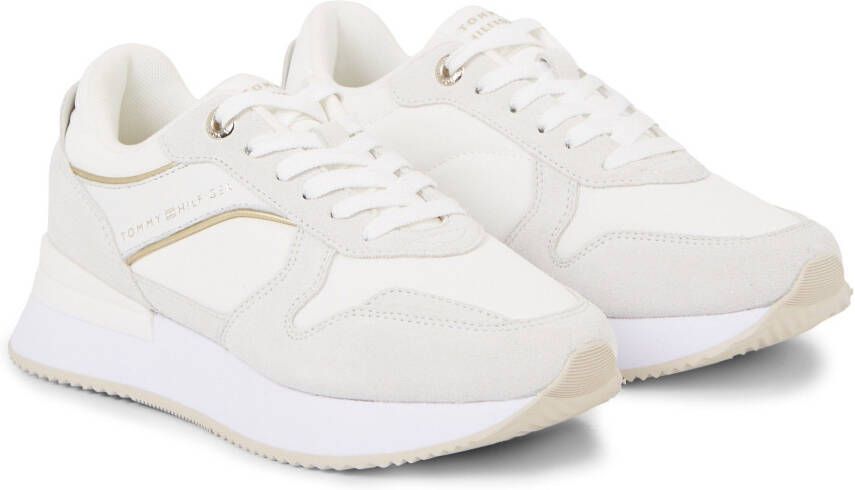 Tommy Hilfiger Sneakers met sleehak ELEVATED FEMININE RUNNER met zijlogo vrijetijdsschoen halve schoen veterschoen Schoenen