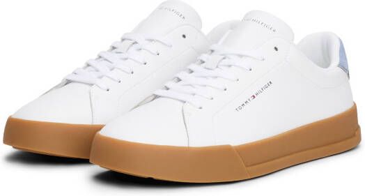 Tommy Hilfiger Sneakers TH COURT LTH DETAIL ESS vrijetijdsschoen lage schoen veterschoen met zijlijk logo-opdruk