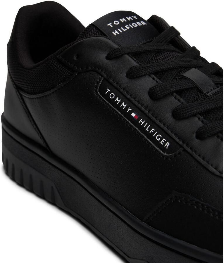 Tommy Hilfiger Sneakers TH BASKET CORE LTH vrijetijdsschoen halfhoge schoen veterschoen logo-patch op de schoentong