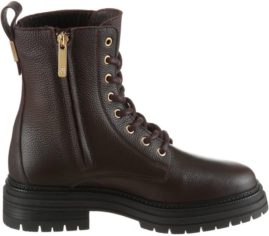 Tommy Hilfiger Veterschoenen TH PLAQUE PEBBLE LACE BOOT WARM blokhak veterenkellaars met th-sier element op de hiel