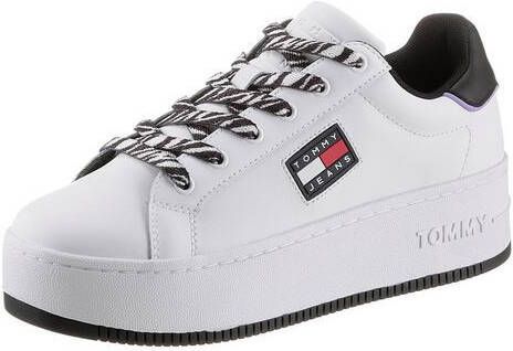 TOMMY JEANS NU 21% KORTING Plateausneakers FLATFORM WILD ANIMAL CUPSOLE met veters in zebra look