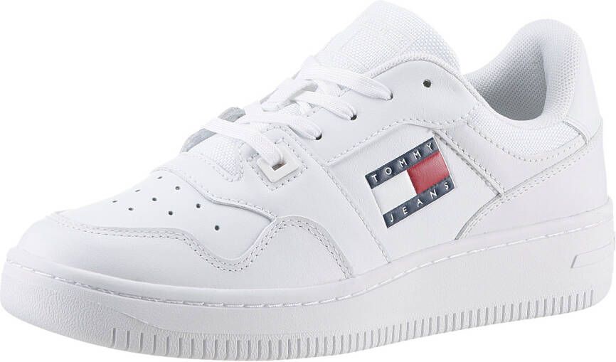 TOMMY JEANS Plateausneakers TJW RETRO BASKET ESS vrijetijdsschoen lage schoen veterschoen met zijlogo-vlag