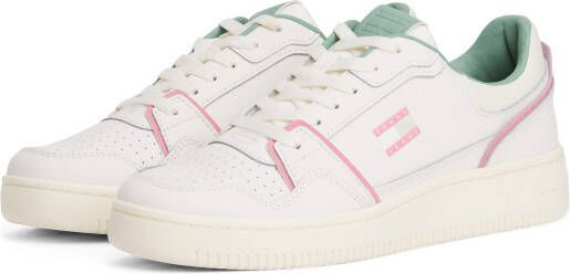 TOMMY JEANS Plateausneakers TJW RETRO BASKET SNEAKER vrijetijdsschoen halfhoge schoen veterschoen met geprint logo vlag