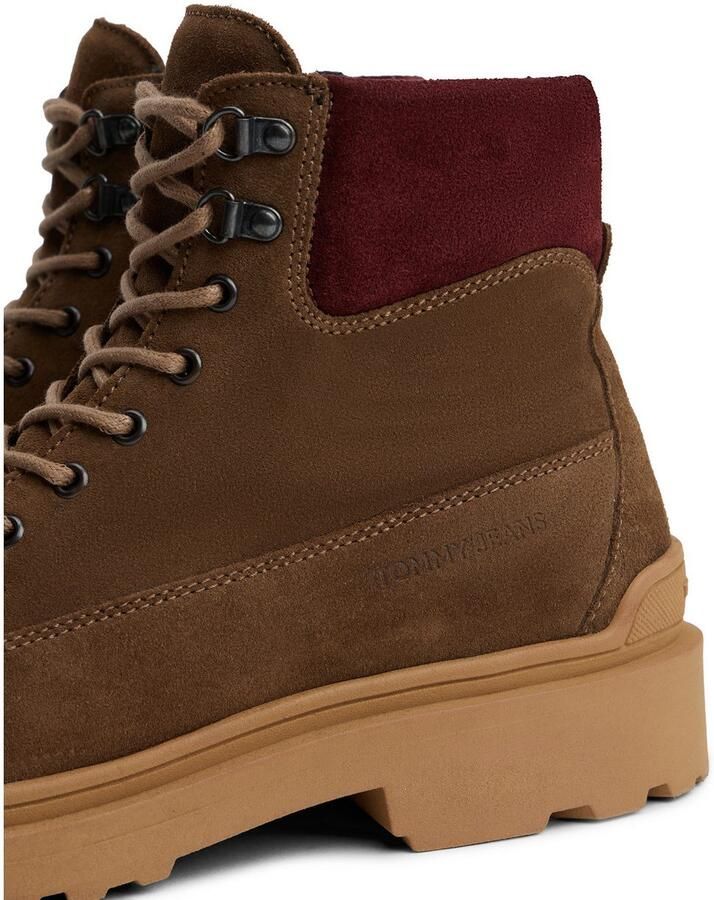 TOMMY JEANS Veterschoenen TJM LACE UP BOOT SUEDE blokhak outdoorboots met ogen in bergbeklimmerslook