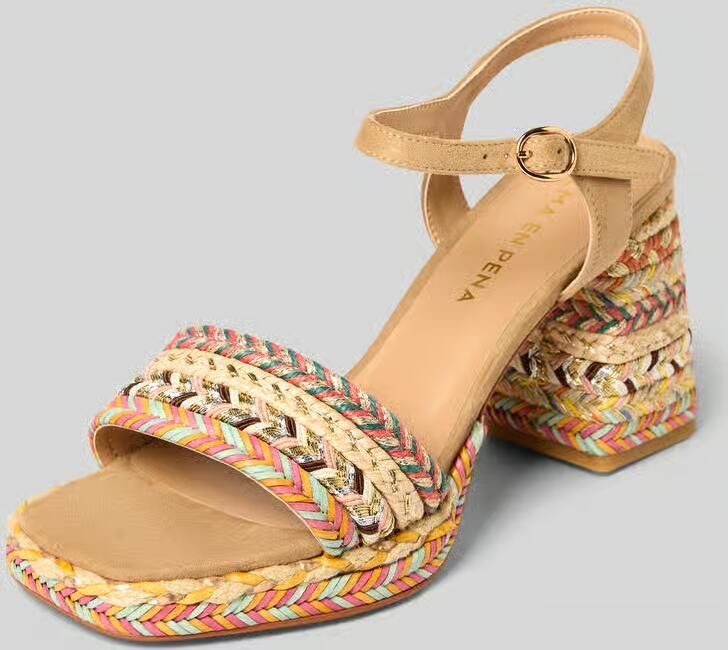 Alma en Pena Sandaaltjes in vlechtlook met blokhak