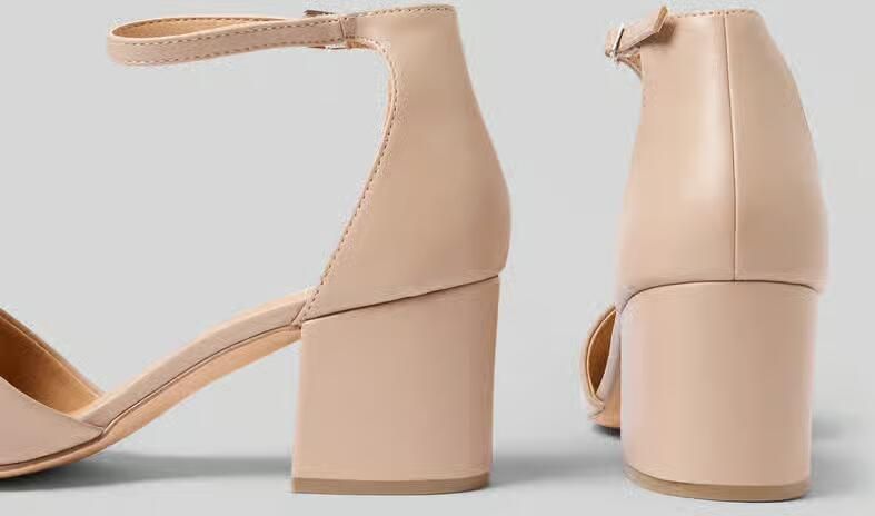 Bianco Pumps met blokhak en riempje - Foto 2