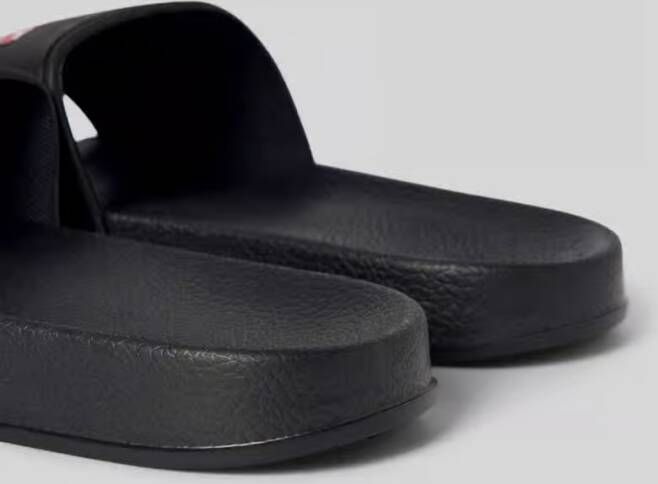 Levi's Slippers met labelprint model 'JUNE BATWING'