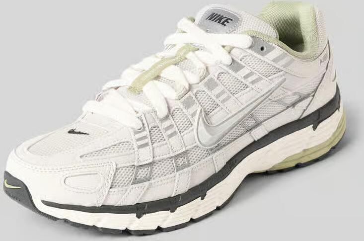 Nike sneakers met logodetail