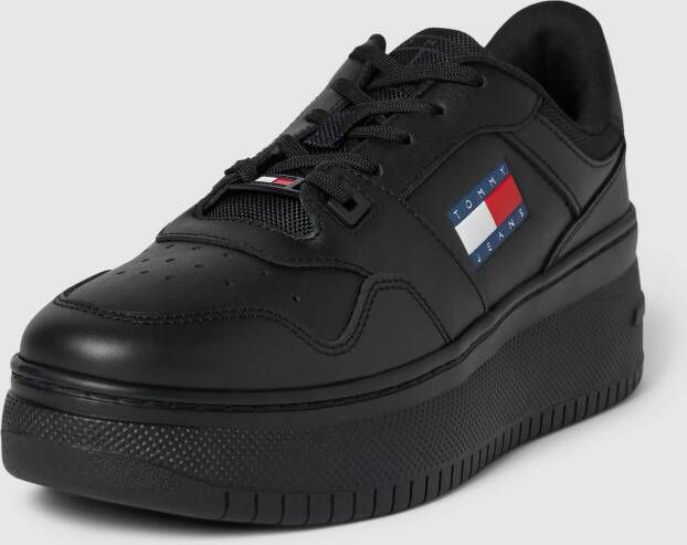 TOMMY JEANS Plateausneakers TJW RETRO BASKET FLATFORM ESS met logo-tekst in de zool vrijetijdsschoen lage schoen veterschoen - Foto 10