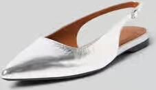 Vagabond Pumps met doornsluiting model 'Hermine'