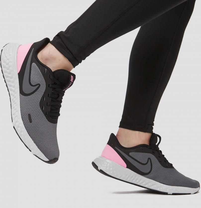 Nike revolution 5 hardloopschoenen zwart roze dames