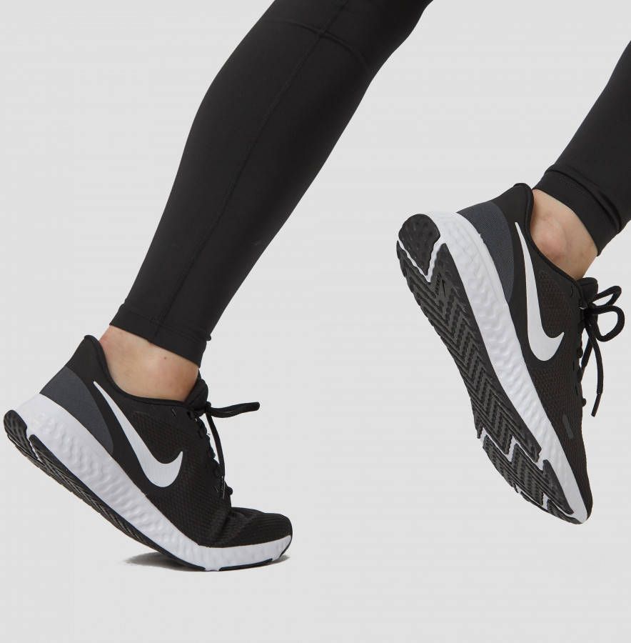 Nike revolution 5 hardloopschoenen zwart wit dames