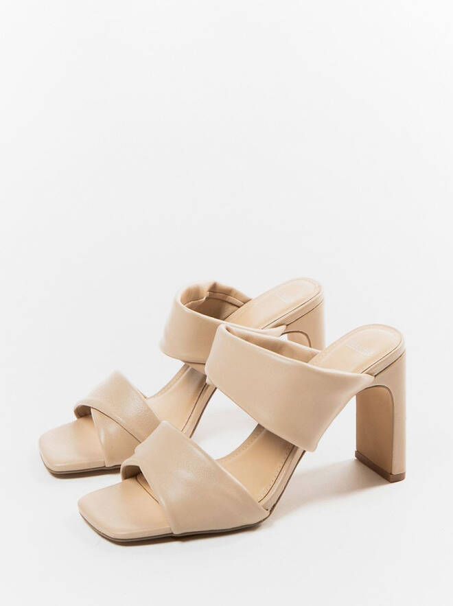 beige muiltjes met hak