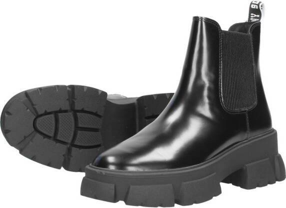 Steve Madden Tusk