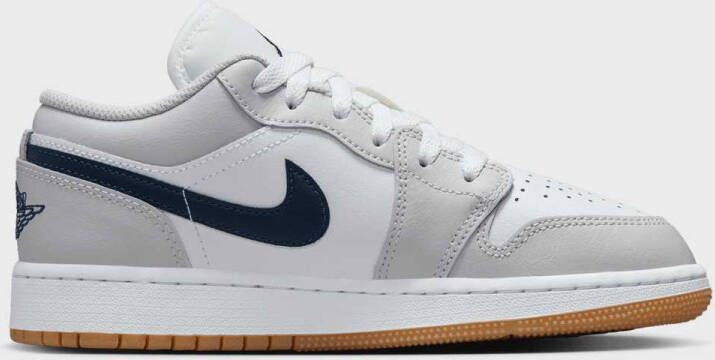 Jordan Air 1 Low (GS) Air Retro in wit formaten: 38