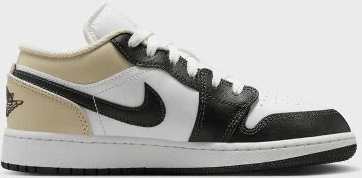 Jordan Air 1 Low (GS) Air Retro in wit formaten: 36.5