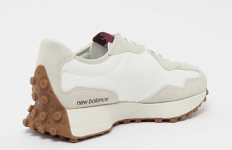 New Balance 327 in Beige