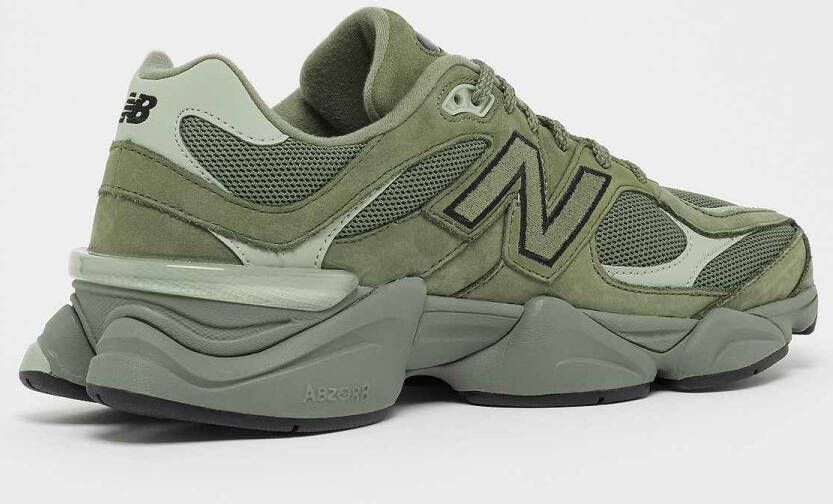 New Balance 9060 Lifestyle in groen formaten: 42