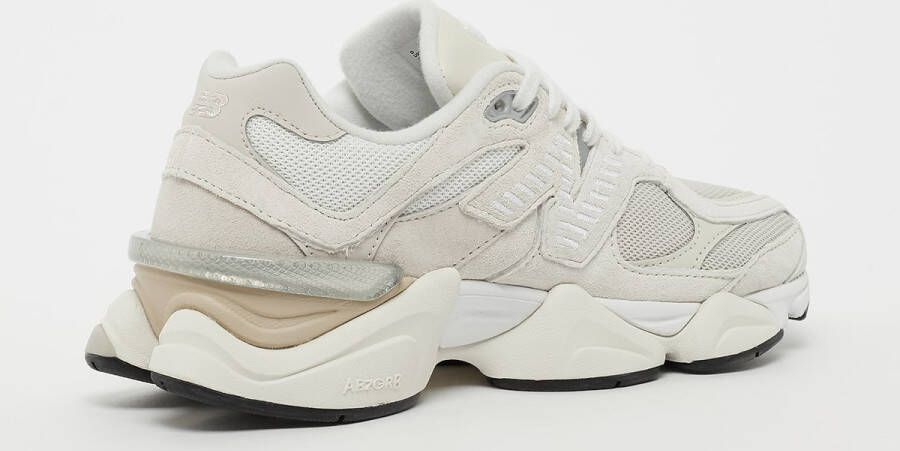 New Balance 9060 Lifestyle in beige formaten: 37