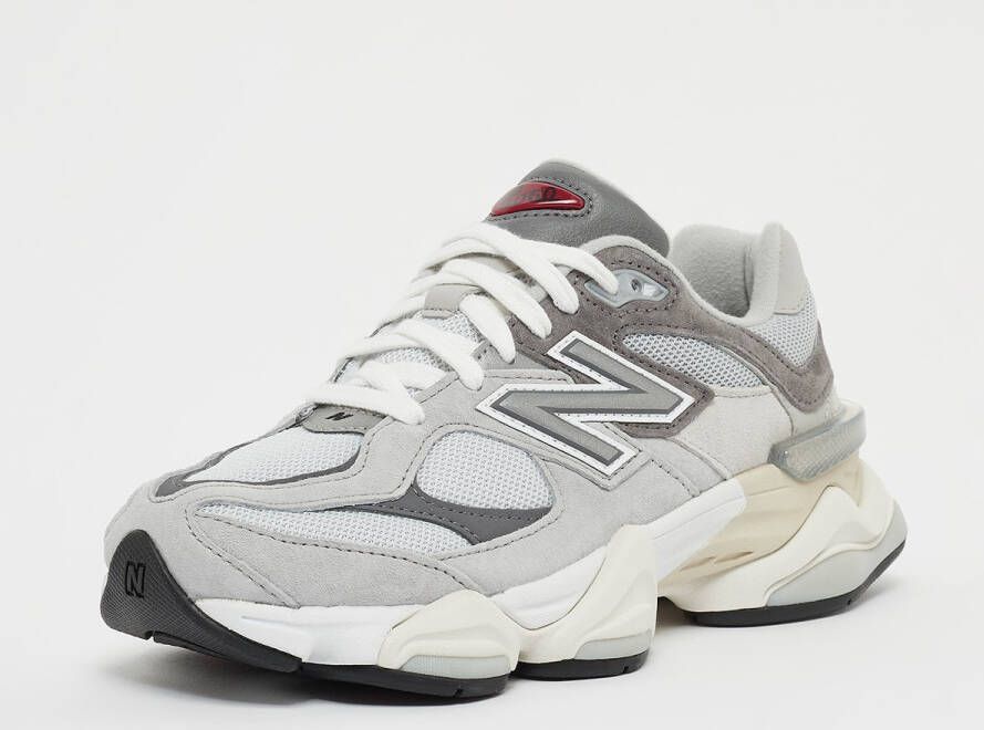 New Balance 9060 Lifestyle in grijs formaten: 37.5