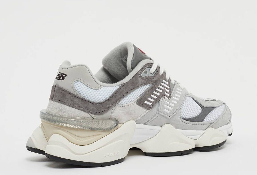New Balance 9060 Lifestyle in grijs formaten: 37.5