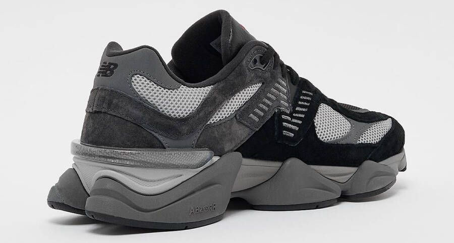 New Balance 9060 Lifestyle in zwart formaten: 38.5