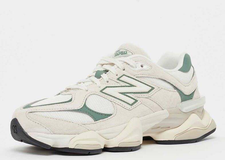New Balance 9060 Lifestyle in beige formaten: 37