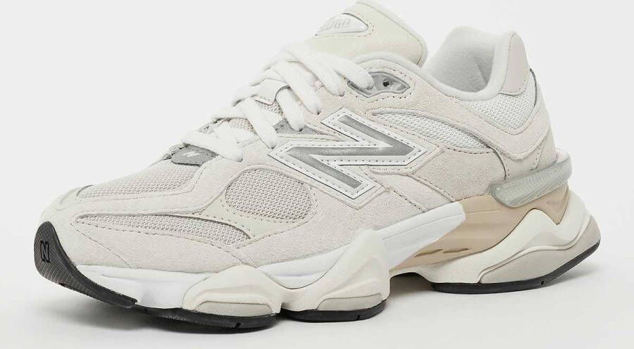 New Balance 9060 Lifestyle in beige formaten: 42
