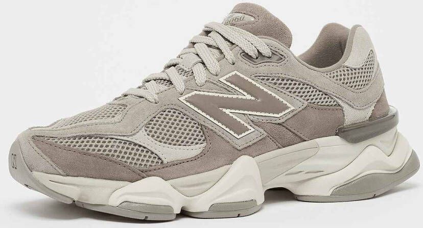 New Balance 9060 Lifestyle in bruin formaten: 42