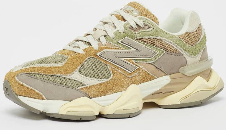 New Balance 9060 Lifestyle in beige formaten: 37