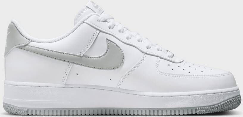 Nike Air Force 1 '07 1 Schoenen white lt smoke grey white maat: 42 beschikbare maaten:41 42.5 43 44.5 45 46