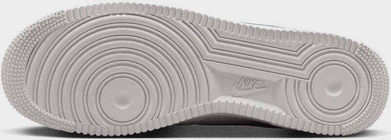 Nike Air Force 1 '07 LV8 Air Force 1 in wit formaten: 41