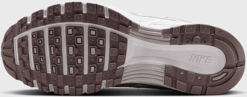 Nike P-6000 in beige formaten: 42.5