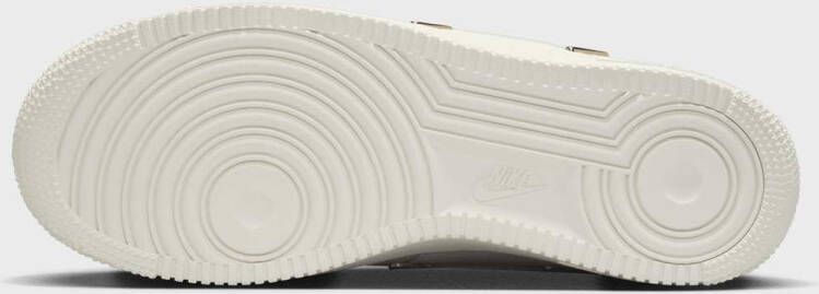 Nike WMNS Air Force 1 '07 LX women lichtroze Schoenen