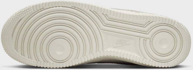 Nike WMNS Air Force 1 Low Premium Air Force 1 in bruin formaten: 36.5
