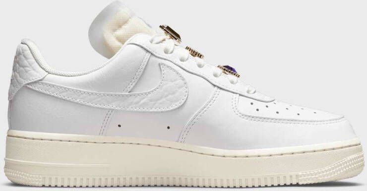 Nike WMNS Air Force 1 Low Premium Air Force 1 in wit formaten: 36.5