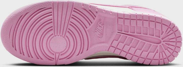 Nike WMNS Dunk Low Dunk in lichtroze formaten: 39